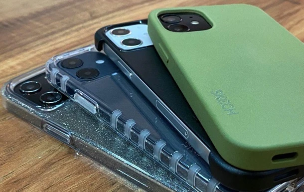 Лінійку iPhone 12 показали в чохлах