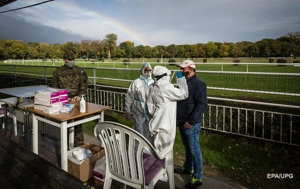 Майже половину словаків перевірили на коронавірус