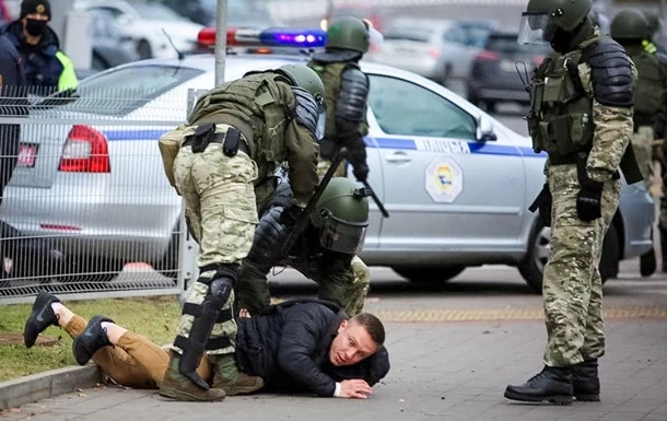 На протестах в Мінську стрілянина і затримання