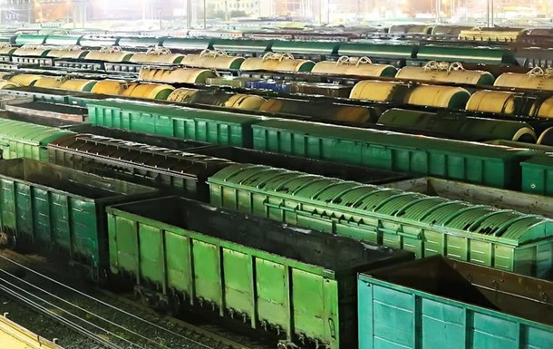 У Києві суд заарештував тепловози і вагони на 90 млн