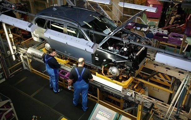 Автовиробництво в Україні обвалилося більш як на третину