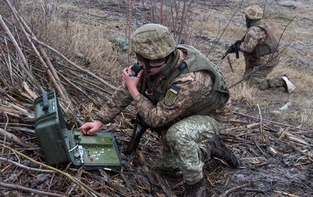 Сепаратисти за добу п'ять разів обстріляли військових
