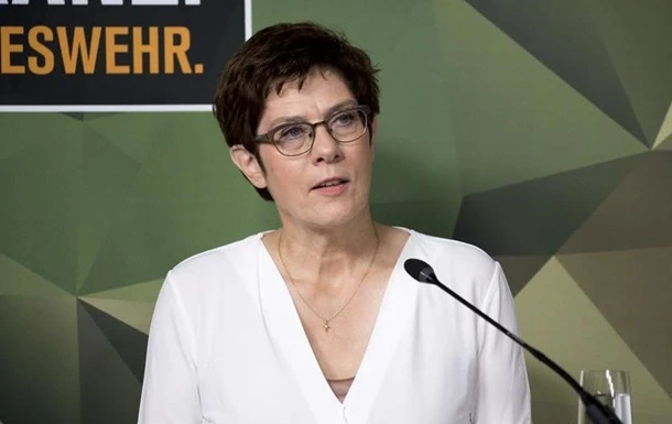 COVID-19: міністерка оборони ФРН пішла на карантин