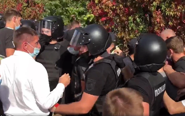 У київському коледжі сталися сутички з поліцією
