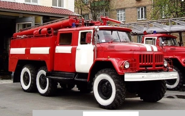 У Києві виникла пожежа на недобудові на Подолі