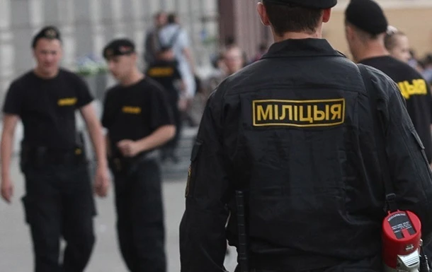 У Білорусі авто наїхало на співробітника ДАІ