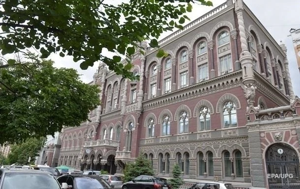 Курс валют на 18 серпня: гривня зміцнилася до долара і ослабла до євро