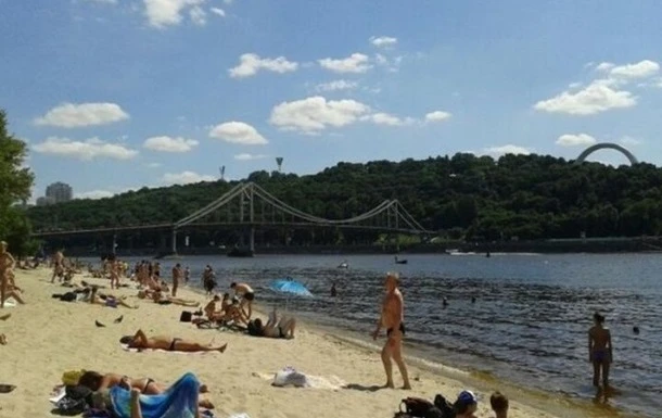 Через аномальну спеку 10 пляжів Києва закрили для відпочивальників