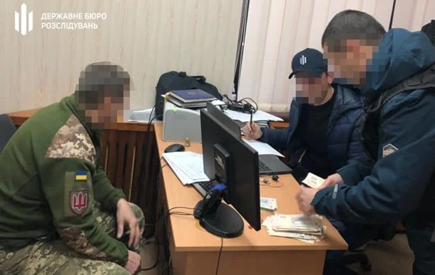 Чиновника ЗСУ затримали на хабарі в 400 тисяч