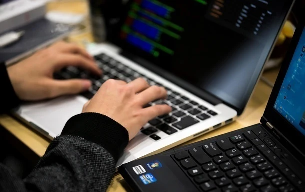 Українцям разом з паспортом мають намір давати офіційний е-mail