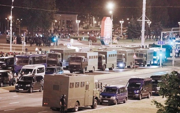Силовики оточили центр Мінська