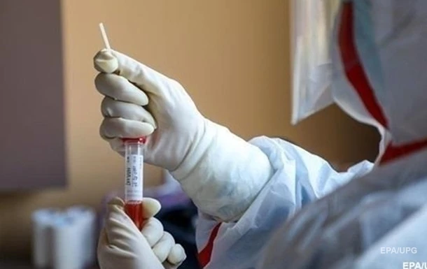 Вчені пов'язують падіння смертності від COVID з новою мутацією вірусу