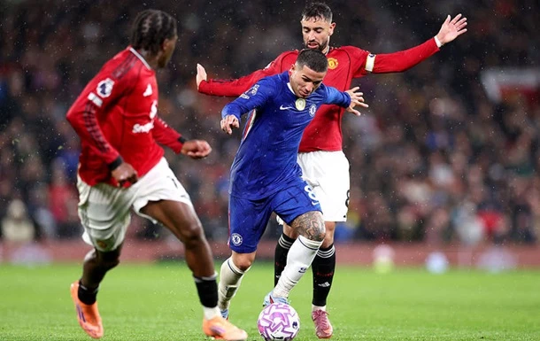 Челсі дозволило Манчестер Юнайтед перемогти у грі вдесятьох із кожного боку