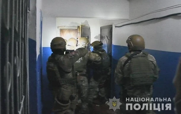 На Луганщині спецназ влаштував штурм квартири