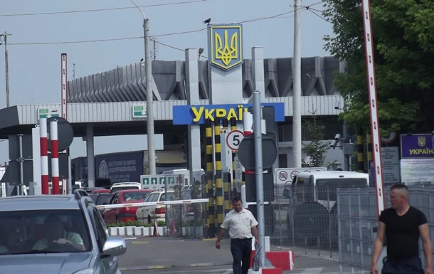 Соцопитування: Виїхати з України готовий кожен п'ятий