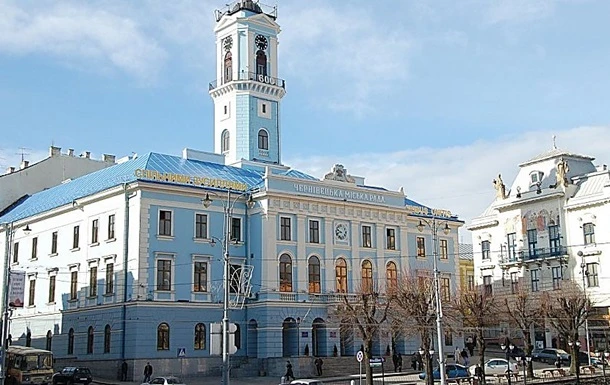 Спалах COVID у Чернівцях пов'язують зі святкуванням Дня міста