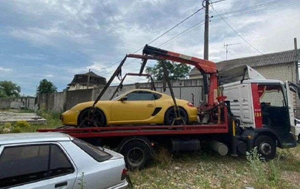 У Києві викрали Porsche за допомогою евакуатора