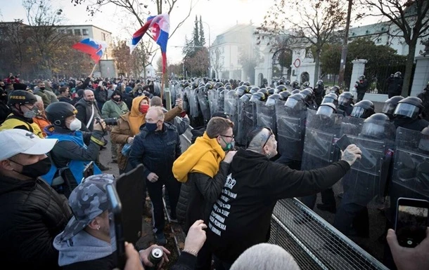 У Словаччині протестують проти карантину