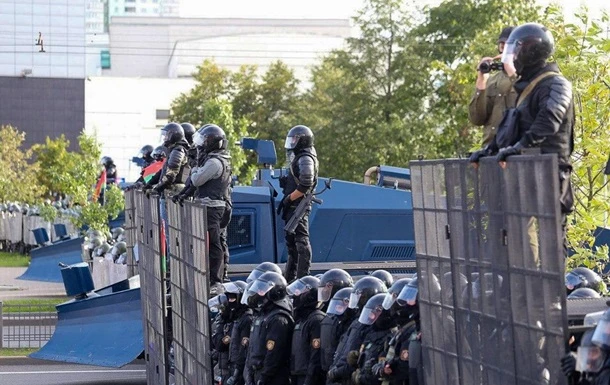 Будують барикади. У Мінську 150 тисяч учасників протесту
