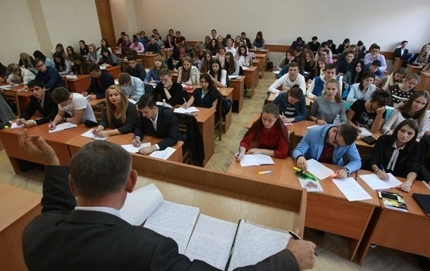 Підсумки 11.10: Жорсткість карантину і візит Дуди