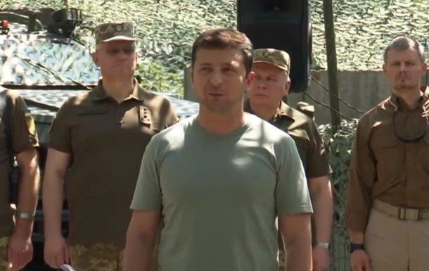 Зеленський зізнався, що випивав з військовими
