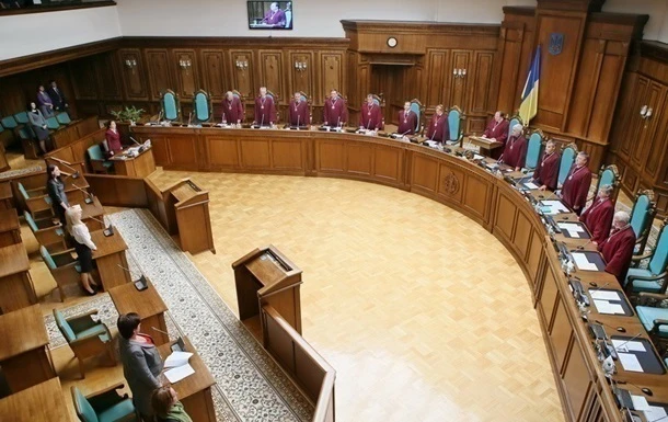 Зеленський має законне право розпустити КСУ - Веніславський