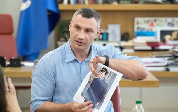 Столичних двірників одягнуть 
