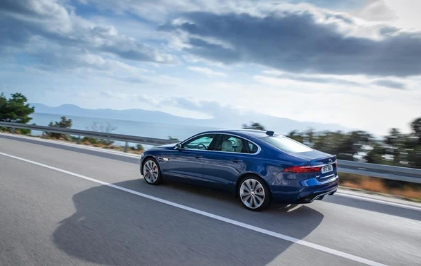 Jaguar представив оновлений седан