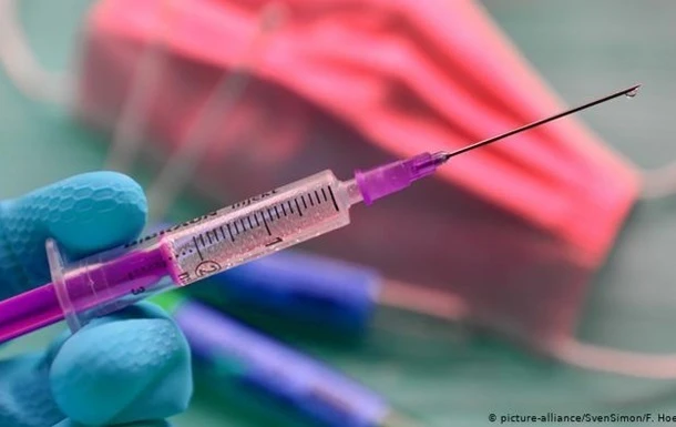 Добровольці озвучили побічні ефекти російської вакцини від COVID