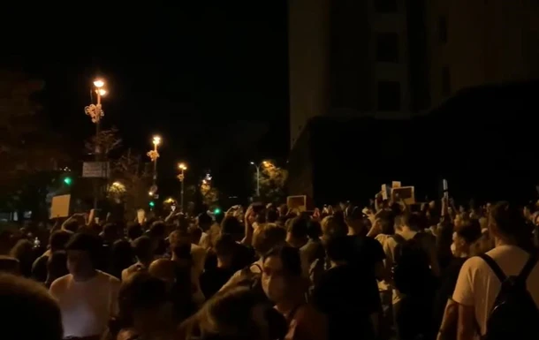 Під Кабміном влаштували протестну дискотеку
