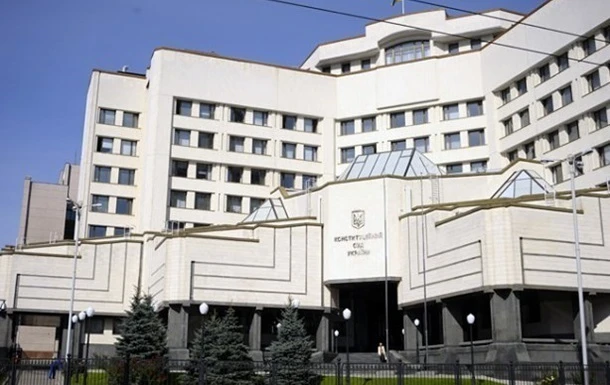 У КСУ прийняли заяву про відставку його суддів