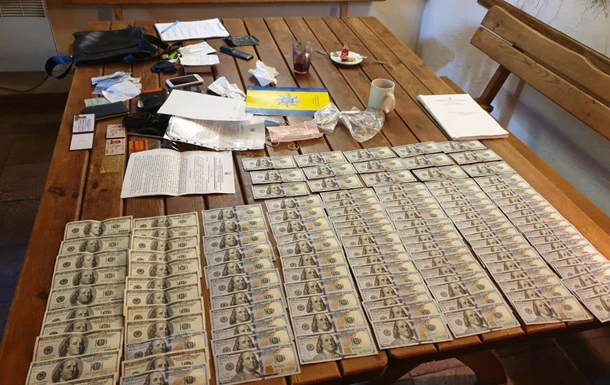 Київський поліцейський відмовився від хабаря $12 тис
