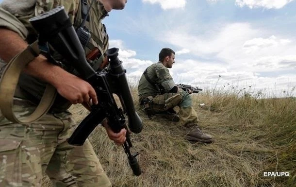 За добу на Донбасі сім обстрілів