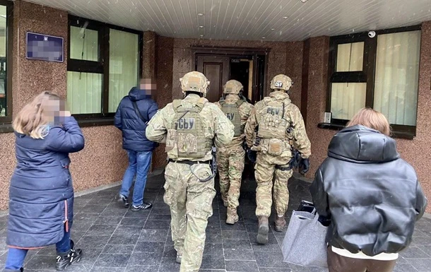 Харківський податківець щомісяця вимагав у бізнесмена 100 тисяч хабаря