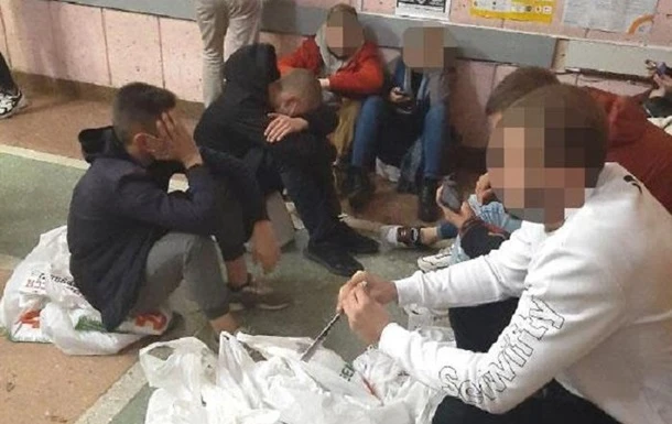 У Рівному півсотні киян намагалися дискредитувати кандидата в мери