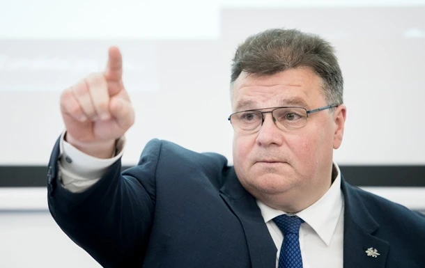 Глава МЗС Литви пояснив, чому не можна саджати Порошенка