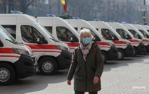 COVID: за добу госпіталізували кожного шостого