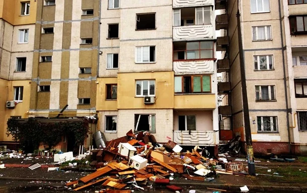 Речі постраждалих від вибуху будинку у Києві викинули з вікон - ЗМІ