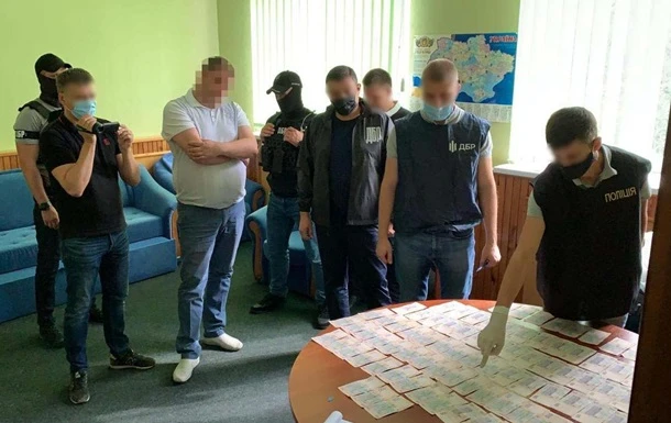 Начальника лісгоспу затримали на хабарі