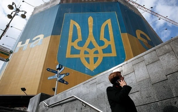Менше половини українців підтримують опитування Зеленського