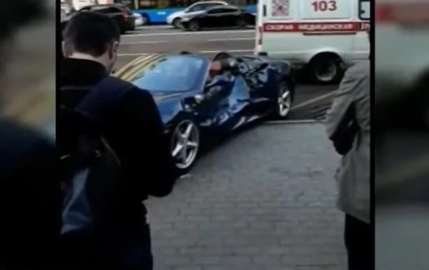 Зіткнення Ferrari і маршрутки потрапило на відео