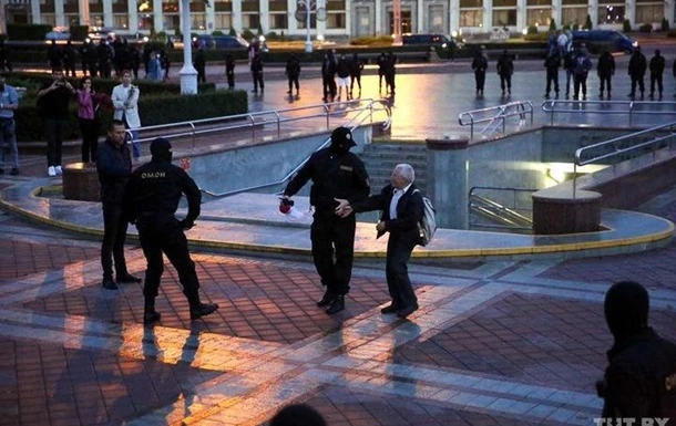ОМОН розігнав протестувальників у Мінську