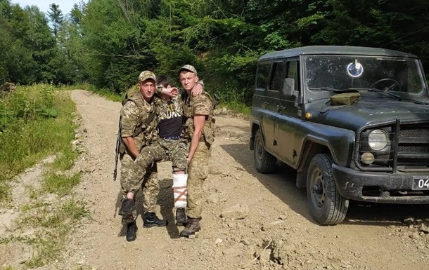 На Буковині прикордонникам довелося викликати швидку втікачеві