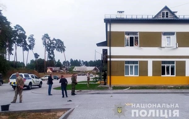 Вибух у військовому гуртожитку: двоє постраждалих у комі