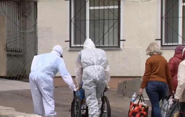 У Черкасах жінка з COVID народила на вулиці біля зачинених дверей лікарні