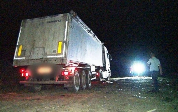 У Вінницькій області затримали самоскиди з львівським сміттям