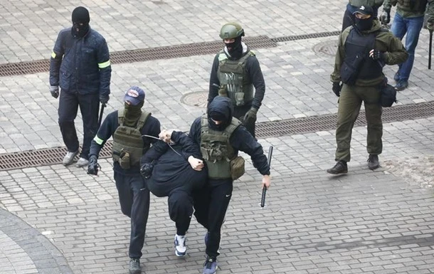 У Мінську проходять масові затримання учасників протесту