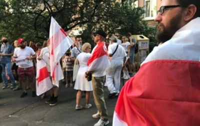 У Києві під посольством Білорусі проходить акція