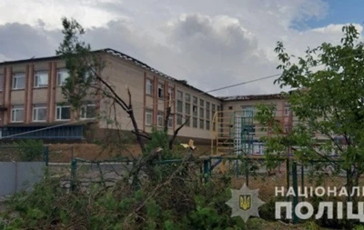 У Херсонській області ураган повалив дерева та пошкодив дахи