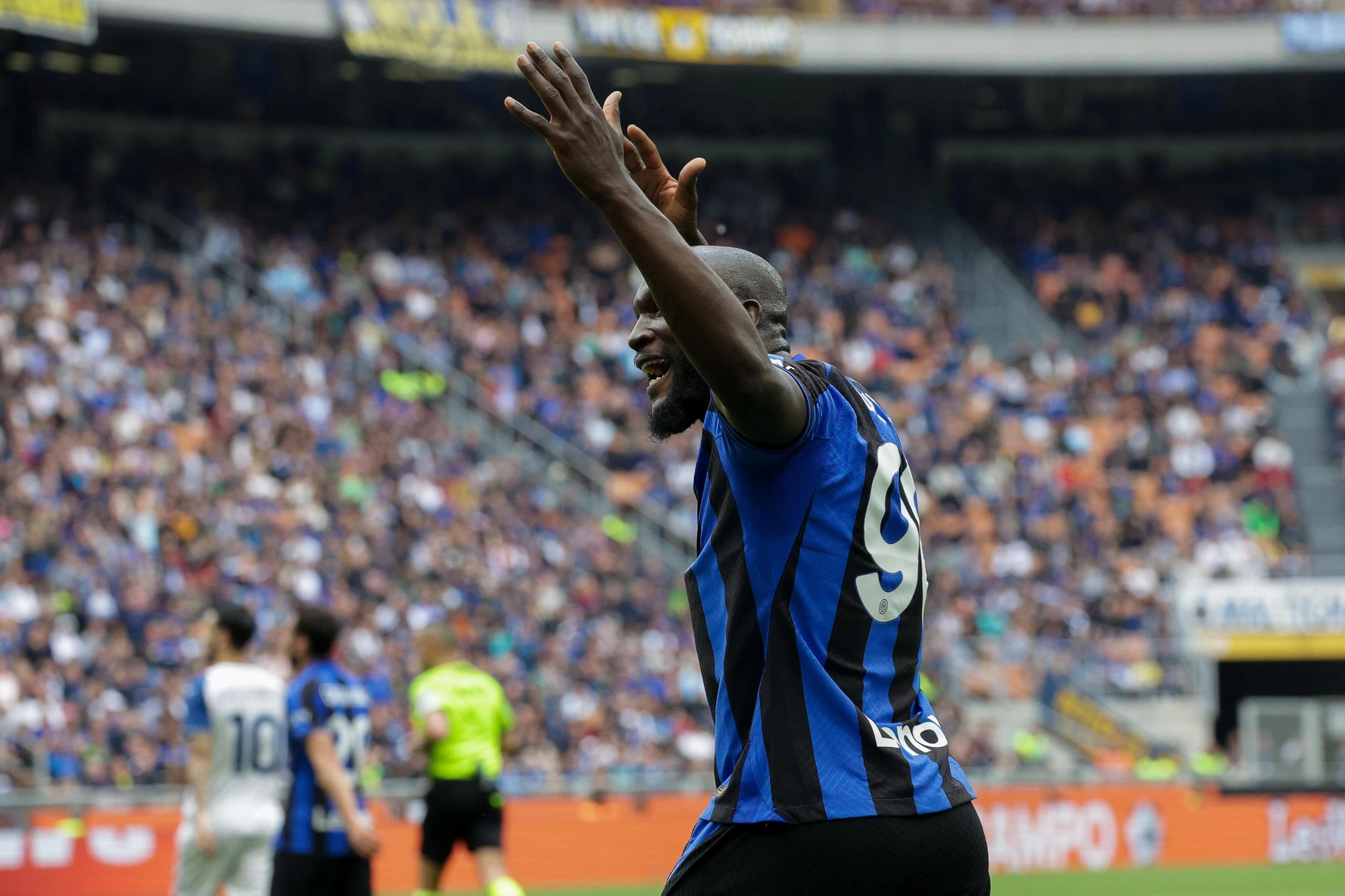 Lukaku vuole solo l’Inter: niente raduno con il Chelsea. Abbonamenti: è tutto esaurito